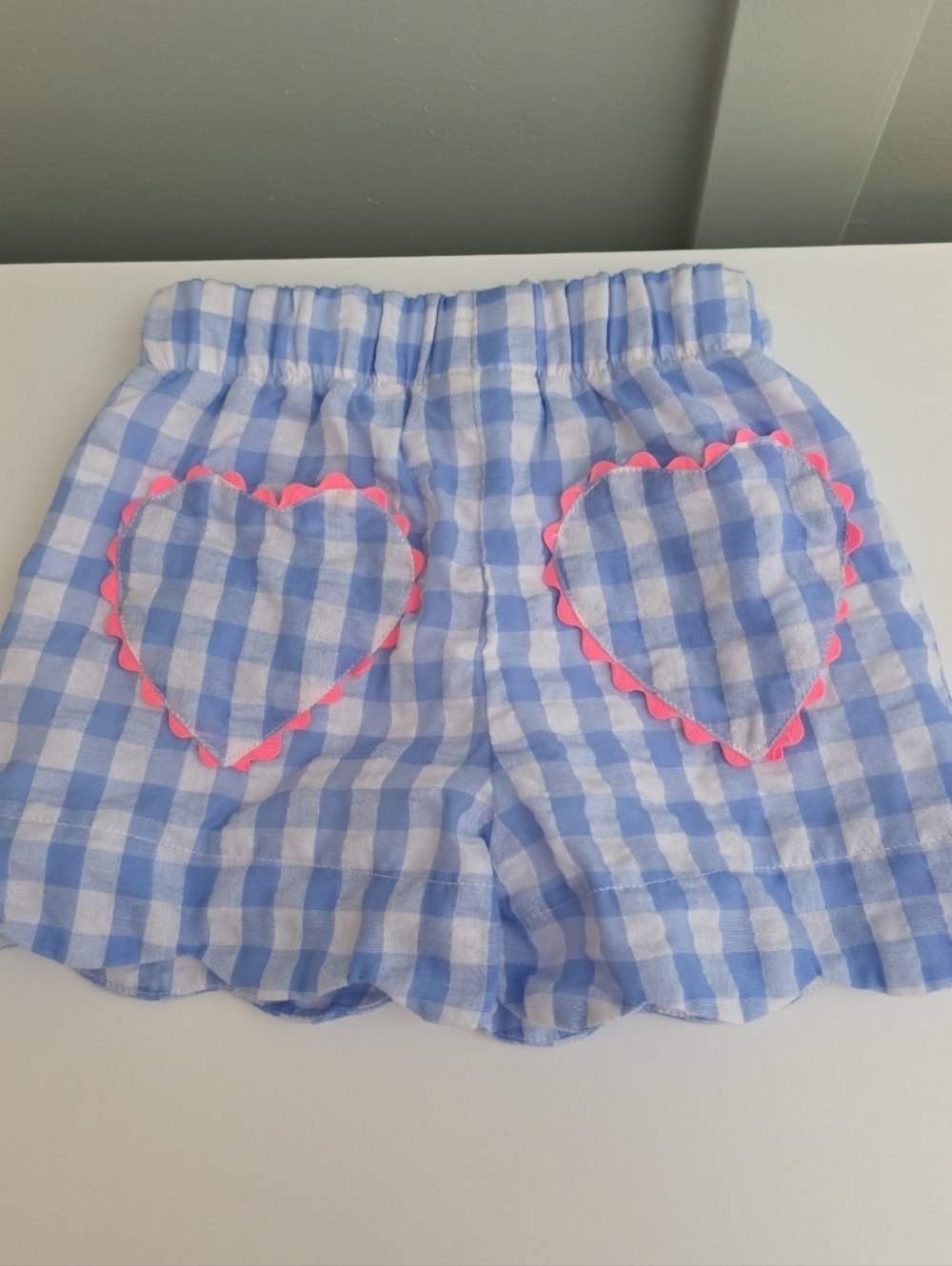 The yellow lamb size 4 or 4t smocked heart blue white pink Gingham shorts
